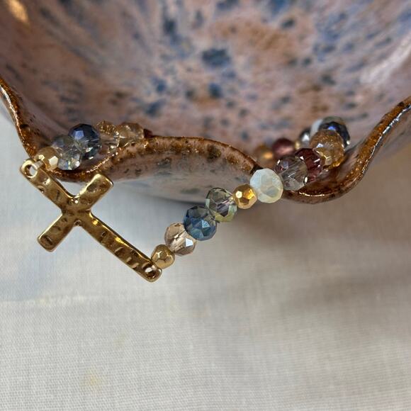 Beaded Bracelet Faceted Glass Blue Amber Mix Gold-Tone Cross Accent Stacking NWT - Picture 3 of 6